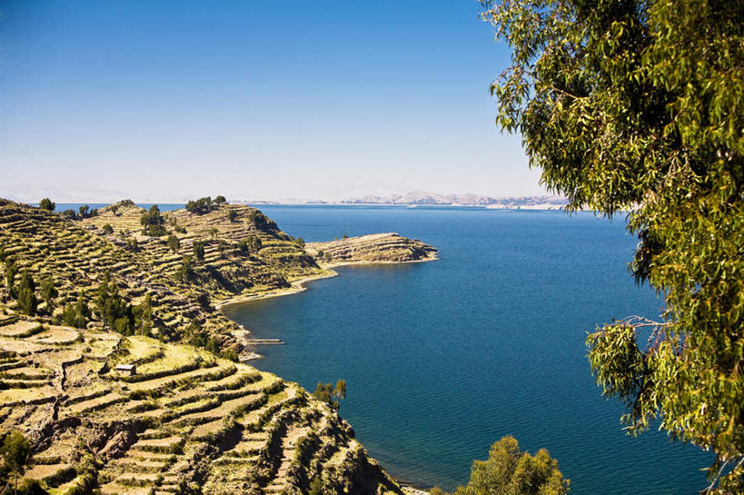 无人,农田,横图,室外,白天,正面,旅游,度假,庄稼,梯田,农作物,海浪,海洋,美景,山,山脉,植物,秘鲁,阴影,曲折,弯曲,光线,影子,景观,浪花,山峰,山峦,娱乐,树,树木,蓝色,绿色,蓝天,天空,阳光,自然,海水,群山,天,享受,休闲,景色,南美,放松,蜿蜒,生长,晴朗,成长,南美洲,拉丁美洲,自然风光,美洲,海景,万里无云,秘鲁共和国,普诺,塔基列岛,亚美利加洲,南亚美利加洲,玉米之仓,普诺省,大海,风浪,海,海水的波动,近岸浪,涌浪,晴空,晴空万里,彩图,耕地,庄稼田