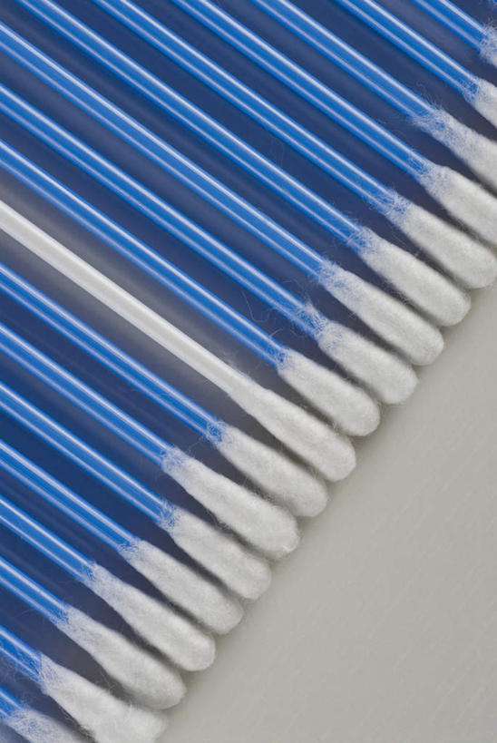 无人,竖图,俯视,室内,特写,白天,白色背景,静物,一排,许多,整齐,排列,蓝色,白色,棉花棒,棉签,摄影,影棚,队列,棉棒,擦拭棒,彩图,高角度拍摄,影棚拍摄,拍摄