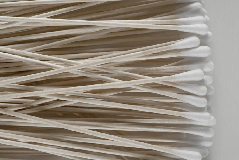 无人,横图,俯视,室内,特写,白天,白色背景,静物,一堆,一排,许多,阴影,堆叠,堆积,整齐,反射,影子,排列,棉花棒,棉签,摄影,影棚,堆,队列,棉棒,擦拭棒,彩图,高角度拍摄,影棚拍摄,拍摄