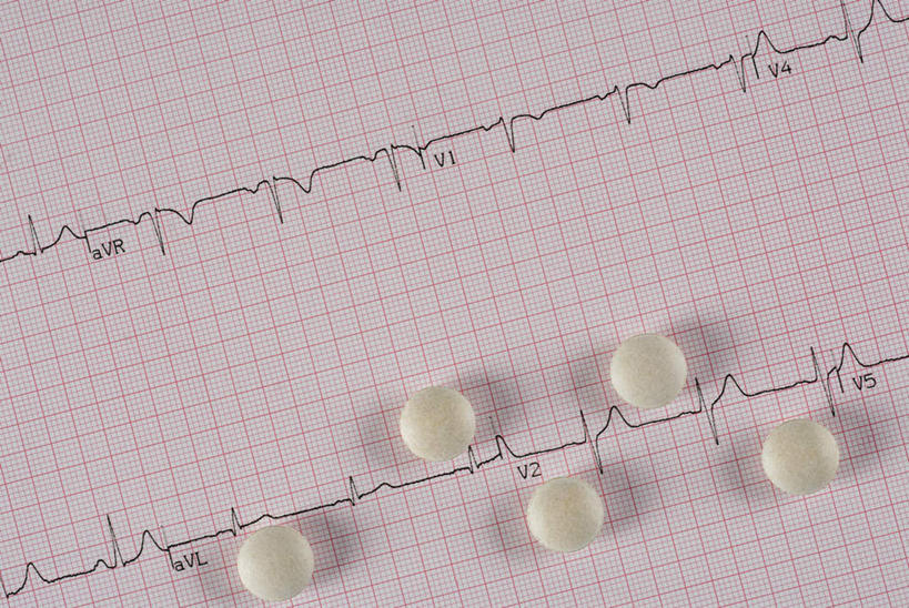 无人,横图,俯视,室内,特写,白天,安全,静物,五个,许多,阴影,朦胧,模糊,反射,科学,医学,材料,档案,文件,线条,药剂,药丸,影子,纸,防护,药片,排列,蓝色,手稿,资料,药品,记录,治疗,保护,药物,证明,医疗,科学技术,文档,保险,预防,波动,记载,摆列,记实,纪录,平安,彩图,高角度拍摄,脉搏波,布列,分列,病历