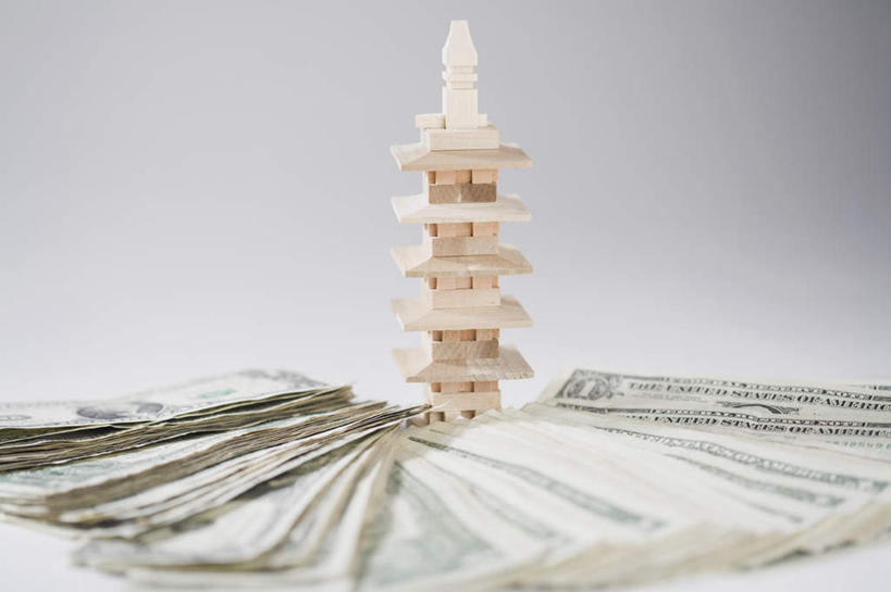 无人,横图,室内,特写,白天,正面,钱,美元,静物,一堆,一排,许多,阴影,堆叠,堆积,灰色背景,朦胧,模糊,整齐,高大,立体,反射,空间,钱币,影子,塔,美金,宏伟,排列,模型,规划,钞票,金融,纸币,摄影,影棚,经济,堆,队列,美圆,流通,纸钞,贸易,直观,建筑模型,建筑设计,高峻,嵬峨,货币,现金,设计,彩图,影棚拍摄,拍摄