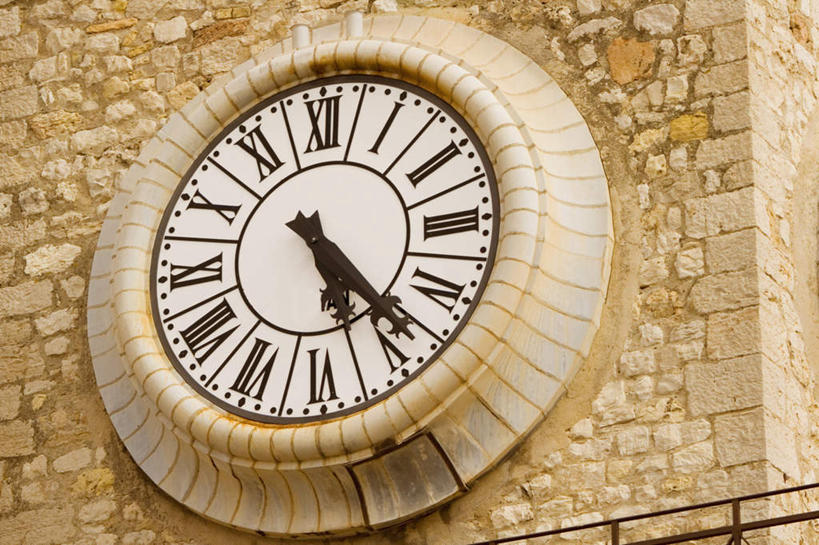 无人,博物馆,横图,室外,白天,仰视,旅游,度假,标志建筑,地标,建筑,法国,欧洲,戛纳,研究,时间,标志,时钟,数字,文字,字符,墙,教育,罗马数字,计时,娱乐,标识,建设,墙壁,墙面,钟表,享受,休闲,表,旅游胜地,放松,展览,欣赏,陈列,滨海阿尔卑斯,法兰西共和国,法兰西第五共和国,塔钟,普罗旺斯.阿尔卑斯.蓝色海岸,普罗旺斯.阿尔卑斯.蓝色海岸大区,典藏,滨海阿尔卑斯省,坎城,康城,钟,彩图,低角度拍摄