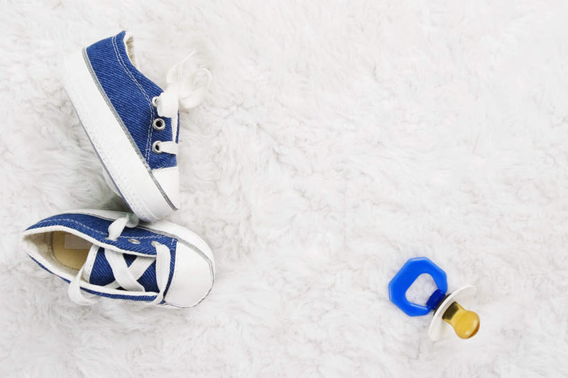 无人,横图,俯视,室内,特写,白天,白色背景,静物,鞋子,纺织品,一双,布,织物,抹布,一个,蓝色,白色,婴儿鞋,摄影,影棚,单个,奶嘴,婴儿用品,安抚,休闲鞋,抚慰,安抚奶嘴,彩图,高角度拍摄,影棚拍摄,拍摄