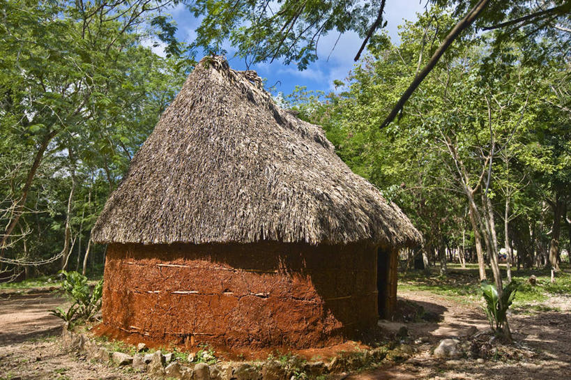 无人,家,木屋,横图,室外,白天,正面,旅游,度假,草地,草坪,名胜古迹,植物,地标,墨西哥,阴影,遗迹,光线,三角形,影子,云,云朵,云彩,古迹,历史,文物,娱乐,古建筑,住宅,草,树,树木,蓝色,绿色,白云,蓝天,天空,阳光,自然,天,享受,休闲,旅游胜地,金字塔,放松,生长,晴朗,成长,北美,陵墓,北美洲,玛雅金字塔,美洲,古文明,尤卡坦半岛,尤卡坦州,奇琴伊察,羽蛇神殿,方锥形,北亚美利加洲,亚美利加洲,墨西哥合众国,仙人掌王国,艾尔卡斯提洛金字塔,加敦半岛,坎佩切金字塔,库库尔坎金字塔,库库尔坎神庙,玛雅古城,玛雅古城遗址,玛雅神庙,玛雅遗址,奇琴伊查,奇琴伊察玛雅城,奇琴伊察玛雅金字塔,契晨伊特萨,犹加敦,羽蛇神金字塔,晴空,彩图,茅舍,茅屋,棚屋,小木屋,小屋,标志性建筑