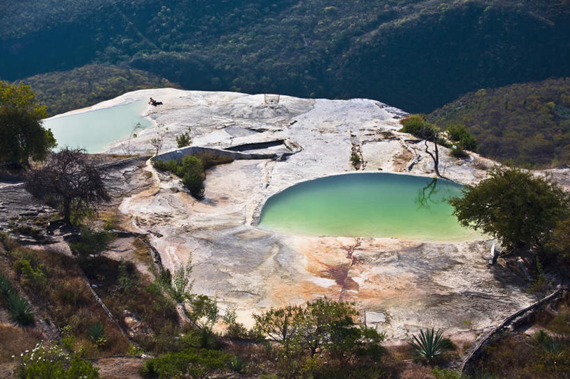 无人,横图,俯视,室外,白天,旅游,度假,石头,美景,森林,山,山脉,树林,温泉,植物,雾,墨西哥,沸腾,蒸汽,石子,景观,山顶,山峰,山峦,水蒸气,雾气,娱乐,树,树木,绿色,自然,群山,享受,休闲,温暖,景色,放松,泉水,生长,温和,成长,气体,北美,北美洲,自然风光,美洲,沉积岩,瓦哈卡州,瓦哈卡,蒸发,北亚美利加洲,亚美利加洲,墨西哥合众国,仙人掌王国,瓦哈卡德华雷斯,颠峰,极峰,地热,水成岩,石块,岩石,彩图,高角度拍摄