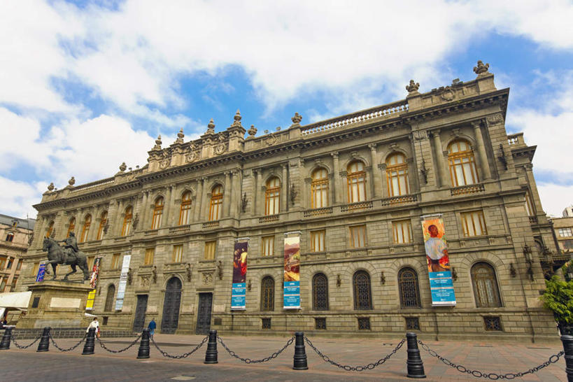 无人,博物馆,栏杆,横图,室外,白天,仰视,度假,石头,美景,植物,城市风光,城市,墨西哥,阴影,研究,光线,石子,影子,墙,景观,云,云朵,围栏,首都,教育,云彩,娱乐,护栏,墙壁,墙面,树,树木,蓝色,绿色,白云,蓝天,天空,阳光,自然,天,享受,休闲,景色,放松,生长,晴朗,成长,展览,北美,北美洲,欣赏,美洲,陈列,墨西哥城,北亚美利加洲,亚美利加洲,墨西哥合众国,仙人掌王国,联邦区,典藏,墨西哥国家美术宫,石块,晴空,彩图,低角度拍摄