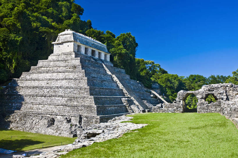 无人,横图,室外,白天,仰视,旅游,度假,草地,草坪,石头,名胜古迹,植物,地标,墨西哥,阴影,遗迹,光线,三角形,石子,影子,墙,古迹,历史,文物,娱乐,古建筑,废墟,墙壁,墙面,草,树,树木,蓝色,绿色,蓝天,天空,阳光,自然,天,享受,休闲,旅游胜地,金字塔,放松,生长,晴朗,成长,北美,陵墓,北美洲,玛雅金字塔,美洲,古文明,万里无云,帕伦克,恰帕斯,恰帕斯州,方锥形,北亚美利加洲,亚美利加洲,墨西哥合众国,仙人掌王国,玛雅神庙,帕伦克金字塔,石块,晴空,晴空万里,彩图,低角度拍摄,标志性建筑