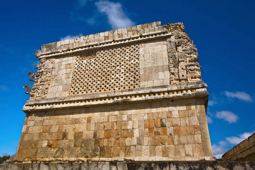 无人,横图,室外,白天,仰视,旅游,度假,石头,名胜古迹,标志建筑,地标,建筑,墨西哥,阴影,遗迹,光线,石子,影子,墙,云,云朵,云彩,古迹,文物,娱乐,建设,古建筑,废墟,墙壁,墙面,蓝色,白云,蓝天,天空,阳光,天,享受,休闲,旅游胜地,放松,晴朗,北美,北美洲,美洲,古文明,尤卡坦半岛,乌斯马尔,北亚美利加洲,亚美利加洲,墨西哥合众国,仙人掌王国,犹加敦半岛,石块,晴空,彩图,低角度拍摄