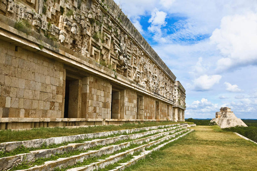 无人,家,宫殿,横图,室外,白天,仰视,旅游,度假,草地,草坪,石头,名胜古迹,植物,别墅,标志建筑,地标,建筑,墨西哥,阴影,遗迹,光线,石子,影子,房屋,墙,屋子,云,云朵,公寓,云彩,古迹,文物,娱乐,建设,古建筑,洋房,楼房,废墟,墙壁,墙面,住宅,草,树,树木,蓝色,绿色,白云,蓝天,天空,阳光,自然,天,享受,休闲,旅游胜地,放松,生长,晴朗,成长,北美,北美洲,美洲,豪宅,古文明,尤卡坦半岛,乌斯马尔,北亚美利加洲,亚美利加洲,墨西哥合众国,仙人掌王国,犹加敦半岛,石块,晴空,彩图,低角度拍摄,房子