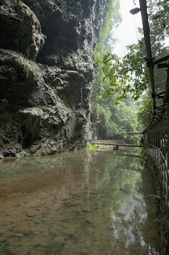无人,竖图,室外,白天,正面,旅游,度假,河流,石头,美景,森林,山,山脉,树林,水,植物,中国,亚洲,石子,河水,景观,山顶,山峰,水流,山峦,娱乐,树,树木,绿色,小溪,自然,群山,溪水,享受,休闲,景色,放松,生长,成长,广西,自然风光,东亚,沉积岩,广西壮族自治区,中华人民共和国,桂,华南地区,百色,百色市,颠峰,极峰,水成岩,石块,岩石,彩图,湖润镇,靖西县,通灵大峡谷,新灵村