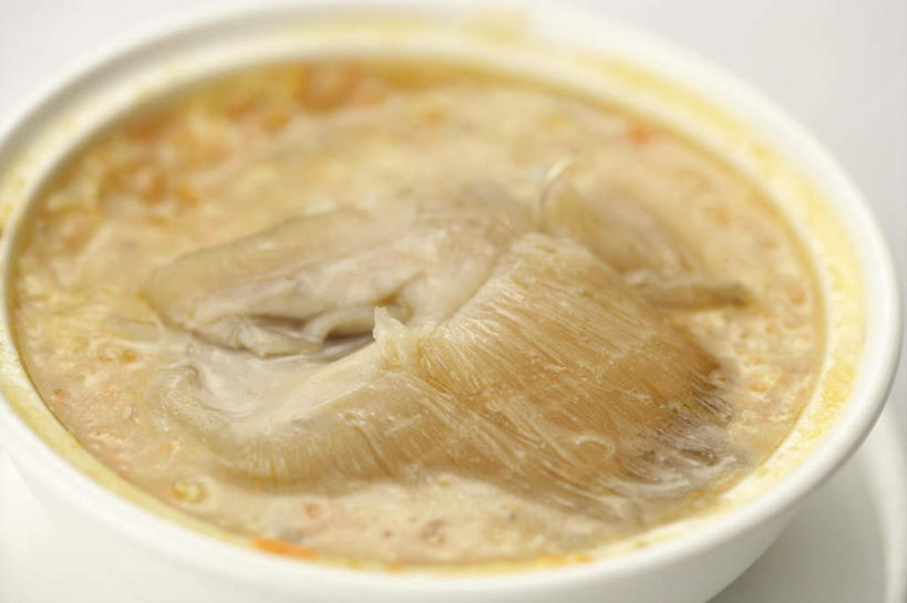 无人,横图,俯视,室内,特写,白天,白色背景,烹饪,中餐,厨具,阴影,反射,锅子,砂锅,影子,陶瓷,汤,料理,食品,陶瓷制品,锅,菜肴,美食,食物,中式,摄影,佳肴,影棚,锅具,鱼翅,烹饪用具,鱼翅羹,湖南菜,湘菜,羹汤,鲛鲨翅,鲛鱼翅,金丝菜,沙鱼翅,鲨鱼翅,鲨鱼鳍,烹调用具,烹调,彩图,高角度拍摄,影棚拍摄,拍摄