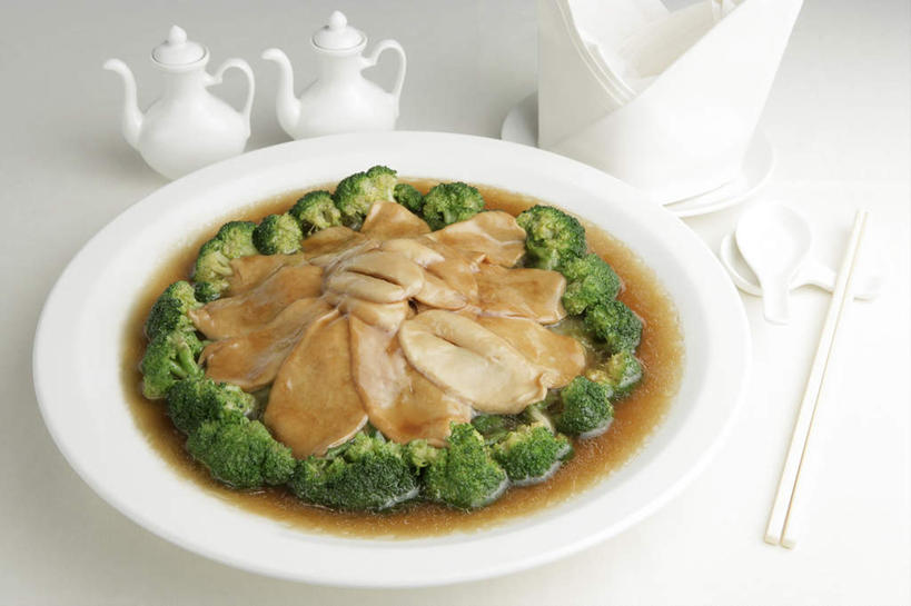 无人,横图,俯视,室内,特写,白天,白色背景,烹饪,中餐,筷子,蔬菜,餐具,阴影,新鲜,反射,碟子,壶,盘,影子,勺子,花菜,花椰菜,菌菇,蘑菇,西兰花,料理,食品,筷架,菌类,筷枕,文化,传统,菜肴,美食,水壶,食物,盘子,茶壶,容器,调羹,碟,汤匙,中式,食用菌,摄影,佳肴,有机食品,绿色食品,影棚,礼节,椰菜花,筷子架,礼仪,杏鲍菇,甘蓝花,刺芹侧耳,进餐用具,彩图,高角度拍摄,影棚拍摄,拍摄