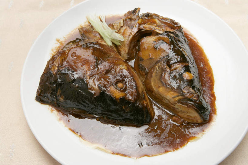 无人,横图,俯视,室内,特写,白天,烹饪,中餐,餐具,阴影,反射,碟子,盘,影子,肉,鱼肉,料理,食品,鱼头,菜肴,美食,肉类,食物,盘子,碟,中式,摄影,佳肴,影棚,肉食,彩图,高角度拍摄,影棚拍摄,拍摄,红烧鱼头