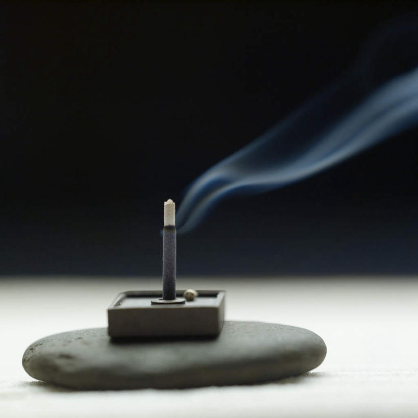 无人,方图,室内,特写,白天,正面,石头,一块,黑色背景,朦胧,模糊,石子,烟雾,香薰,鹅卵石,放松,芳香疗法,摄影,影棚,舒心,舒缓,按摩石,养颜,减压,香薰疗法,石块,彩图,影棚拍摄,拍摄