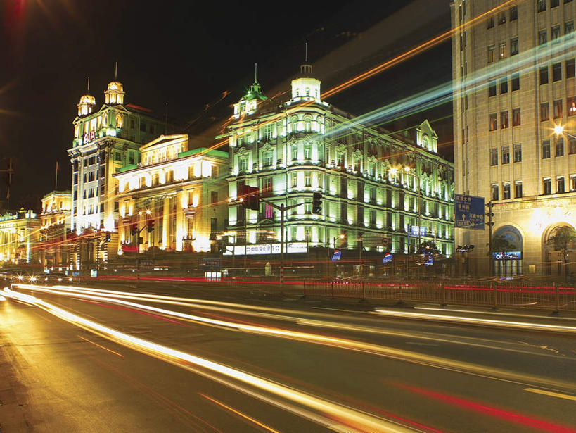 无人,高楼大厦,横图,室外,夜晚,正面,长时间曝光,旅游,度假,标志建筑,道路,地标,建筑,路,夜景,公路,上海,中国,阴影,朦胧,模糊,光线,影子,房顶,房屋,屋顶,屋子,公寓,建筑群,灯光,分界线,停车线,娱乐,建设,楼房,住宅,享受,休闲,旅游胜地,放松,车行道,车行道分界线,标线,曝光,浦西,车行线,马路,彩图,房子,大楼,高层建筑,高楼