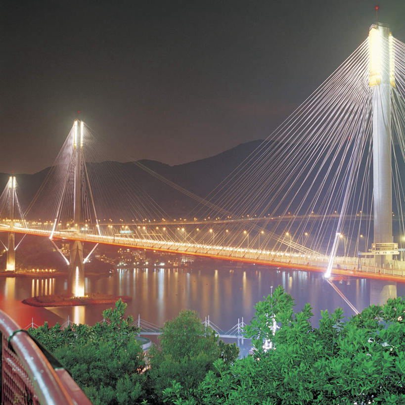 无人,方图,室外,夜晚,正面,旅游,度假,河流,山,山脉,水,植物,标志建筑,大桥,地标,建筑,立交桥,桥梁,夜景,香港,中国,亚洲,阴影,光线,影子,河水,山峰,水流,高架,斜拉桥,桥,灯光,山峦,娱乐,建设,树,树木,绿色,自然,群山,享受,休闲,旅游胜地,放松,生长,成长,港,东亚,新界,香港特别行政区,港澳台,中华人民共和国,斜张桥,葵青区,青衣,彩图,蓝巴勒海峡,青衣海峡,青衣门,汀九大桥,汀九桥,香港汀九大桥,新汀九桥