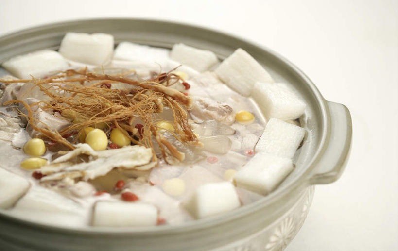 无人,横图,俯视,室内,特写,白天,白色背景,烹饪,中餐,植物,蔬菜,一堆,许多,阴影,堆叠,堆积,朦胧,模糊,新鲜,反射,影子,陶瓷,汤,料理,食品,果实,草药,药草,陶瓷制品,火锅,菜肴,美食,中药,食物,容器,碗,中式,摄影,佳肴,有机食品,绿色食品,影棚,储藏,堆,枸杞子,枸杞,储存,药材,中草药,中药材,本草,苟起子,枸杞豆,枸杞果,血杞子,暖锅,彩图,高角度拍摄,影棚拍摄,拍摄,贮存