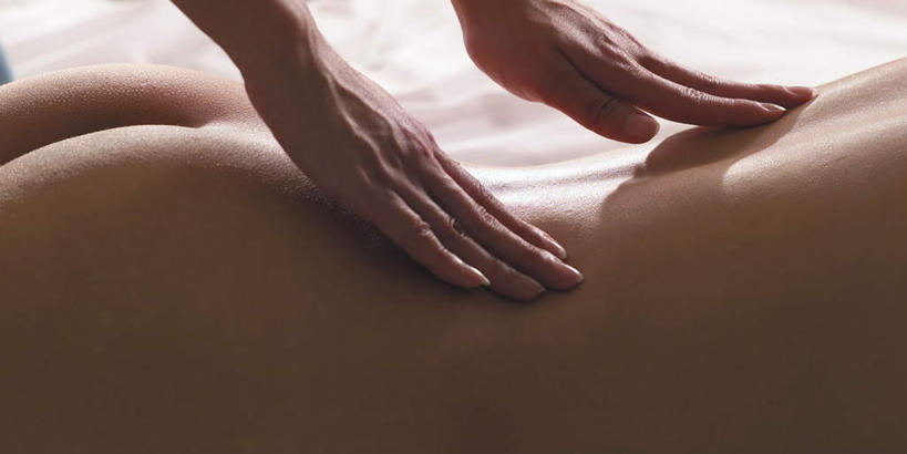 东方人,手,两个人,按摩师,站,横图,室内,特写,白天,侧面,按摩,亚洲,双手,阴影,朦胧,模糊,反射,影子,黄种人,裸露,顾客,趴着,站着,享受,健康,手部,保健,裸,指压,主顾,年轻女性,女人,女性,亚洲人,技师,趴,站立,半身,彩图,推拿