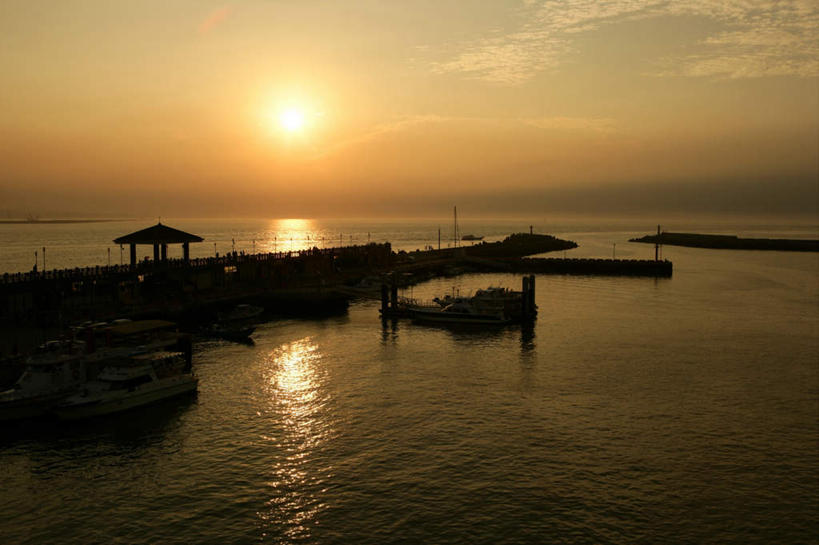 无人,横图,室外,白天,正面,旅游,度假,河流,美景,日落,水,太阳,台湾,中国,亚洲,阴影,波纹,光线,木板,影子,河水,景观,水流,晚霞,霞光,落日,桥,木桥,涟漪,背光,娱乐,栈桥,倒影,水纹,阳光,自然,黄昏,波浪,享受,休闲,景色,彩霞,放松,人行桥,木板桥,倒映,自然风光,逆光,东亚,台北县,港澳台,中华人民共和国,水晕,台湾省,夕照,反照,新北,新北市,夕阳,彩图,淡水区,淡水渔人码头,斜阳,台