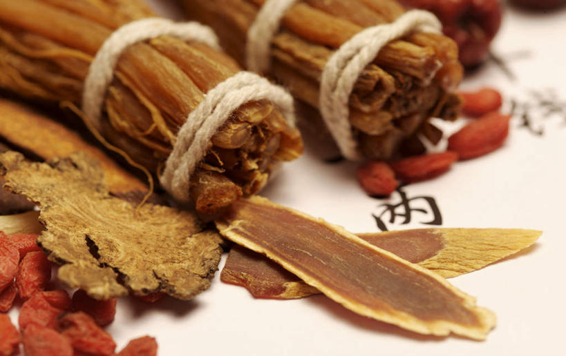 无人,横图,俯视,室内,特写,白天,白色背景,植物,餐桌,桌子,人参,许多,阴影,朦胧,模糊,反射,标志,文字,影子,字符,果实,草药,药草,很多,标识,中药,汉字,摄影,影棚,餐台,枸杞子,枸杞,中文,药材,高丽参,中草药,中药材,本草,国文,华文,百尺杵,海腴,皱面还丹,人衔,苟起子,枸杞豆,枸杞果,血杞子,别直参,朝鲜参,五加科,参,彩图,高角度拍摄,影棚拍摄,拍摄