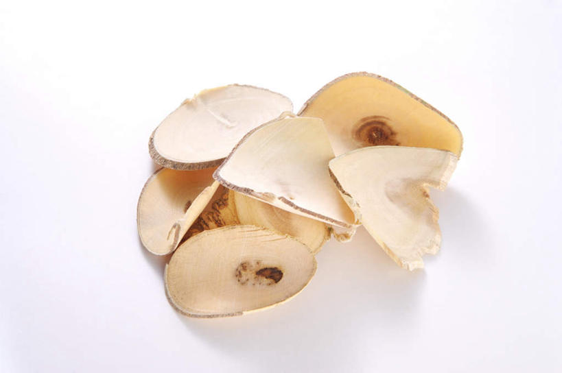 无人,横图,俯视,室内,特写,白天,白色背景,植物,桌面,桌子,一堆,许多,阴影,堆叠,堆积,反射,木制,影子,草药,药草,很多,中药,木制品,摄影,影棚,堆,药材,中草药,横截面,剖面,中药材,本草,截面,截面图形,彩图,高角度拍摄,影棚拍摄,拍摄,泽泻