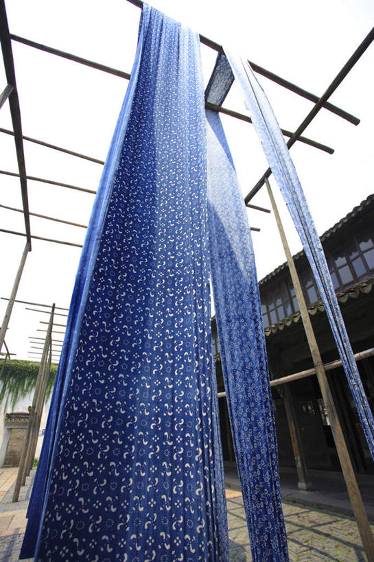 无人,竖图,室外,白天,仰视,度假,美景,城市风光,城市,中国,亚洲,吊挂,悬挂,花纹,布,图案,景观,挂,布纹,娱乐,浙江,架子,浙江省,蓝色,享受,休闲,景色,放松,布匹,东亚,乌镇,桐乡,中华人民共和国,华东地区,浙,嘉兴,嘉兴市,桐乡市,彩图,低角度拍摄,青墩,乌墩,乌戍