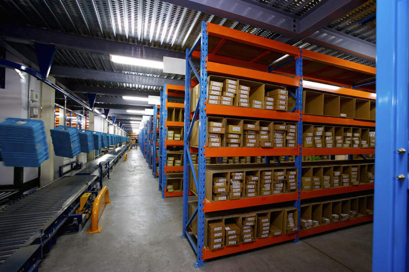 无人,工厂,横图,室内,白天,仰视,一堆,许多,阴影,堆叠,堆积,反射,包装,影子,纸箱,仓库,架子,容器,箱子,堆,纸板箱,包装箱,彩图,低角度拍摄,工地,制造厂