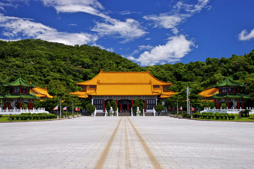 无人,横图,室外,白天,正面,旅游,度假,森林,树林,植物,标志建筑,地标,建筑,台湾,中国,亚洲,阴影,光线,瓦片,影子,屋顶,云,云朵,云彩,顶棚,瓦,娱乐,建设,树,树木,蓝色,绿色,白云,蓝天,天空,阳光,自然,天,享受,休闲,旅游胜地,放松,建造,生长,晴朗,成长,东亚,屋瓦,台北,忠烈祠,港澳台,中华人民共和国,省会,台北市,台湾省,台湾忠烈祠,晴空,彩图,台