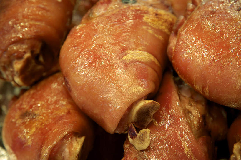 无人,横图,俯视,室内,特写,白天,一堆,许多,堆叠,堆积,朦胧,模糊,肉,很多,猪肉,猪手,猪蹄,猪爪,肉类,堆,肉食,豚肉,猪脚,彩图,高角度拍摄