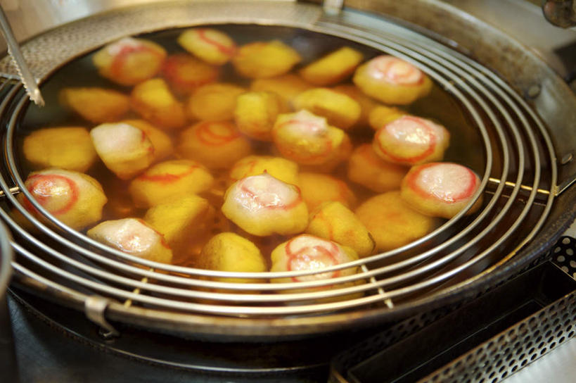 无人,横图,俯视,室内,特写,白天,烹饪,厨具,金属制品,一堆,许多,堆叠,堆积,金属,锅子,肉,汤,丸子,很多,锅,肉类,肉丸,一个,单个,锅具,堆,肉食,烹饪用具,烹调用具,烹调,彩图,高角度拍摄