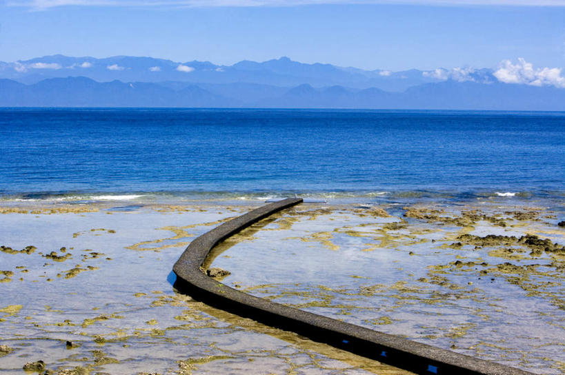无人,横图,室外,白天,正面,旅游,度假,岛屿,海浪,海洋,石头,美景,沙滩,台湾,中国,亚洲,阴影,光线,沙子,石子,影子,岛,海岸,景观,浪花,水平线,云,云朵,辽阔,海平线,沙地,云彩,娱乐,蓝色,白云,蓝天,天空,阳光,自然,海水,天,享受,休闲,广阔,景色,放松,晴朗,一望无际,自然风光,绿岛,海景,东亚,台东县,港澳台,中华人民共和国,台湾省,无边无际,一马平川,大海,风浪,海,海水的波动,海滩,近岸浪,列岛,群岛,石块,岩石,涌浪,诸岛,晴空,彩图,火烧岛,绿岛乡,台东,水天相接,水天一线,台