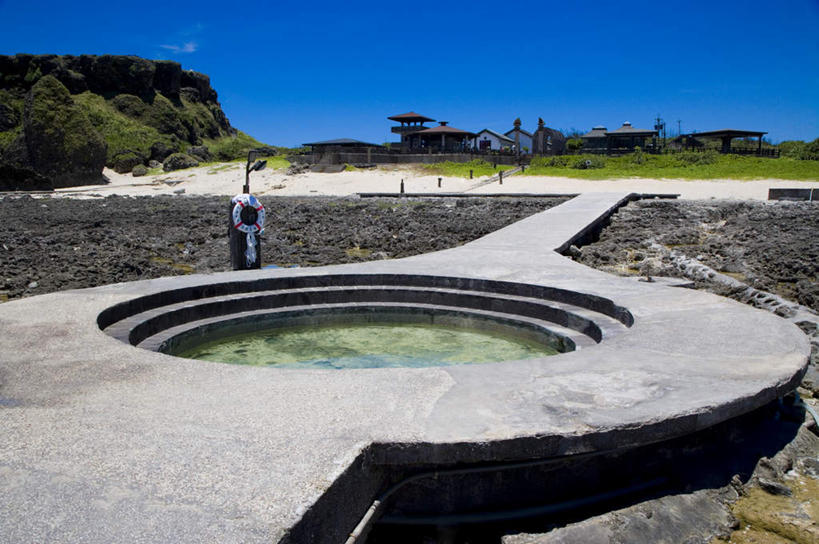 无人,横图,室外,白天,正面,旅游,度假,草地,草坪,石头,美景,温泉,植物,雾,台湾,中国,亚洲,阴影,沸腾,光线,蒸汽,石子,影子,景观,水蒸气,雾气,娱乐,草,树,树木,蓝色,绿色,蓝天,天空,阳光,自然,天,享受,休闲,温暖,景色,放松,泉水,生长,温和,晴朗,成长,气体,自然风光,绿岛,东亚,台东县,万里无云,港澳台,中华人民共和国,蒸发,台湾省,地热,石块,岩石,晴空,晴空万里,彩图,火烧岛,绿岛乡,台东,台