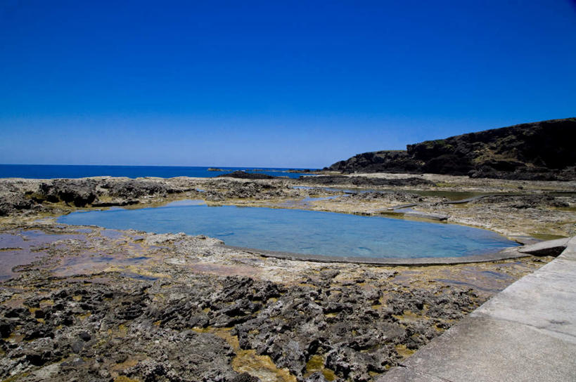 无人,横图,室外,白天,正面,旅游,度假,海浪,海洋,石头,美景,山,山脉,温泉,雾,台湾,中国,亚洲,阴影,沸腾,光线,蒸汽,石子,影子,景观,浪花,山峰,水平线,辽阔,海平线,山峦,水蒸气,雾气,娱乐,蓝色,蓝天,天空,阳光,自然,海水,群山,天,享受,休闲,广阔,温暖,景色,放松,泉水,温和,晴朗,一望无际,气体,自然风光,绿岛,海景,东亚,台东县,万里无云,港澳台,中华人民共和国,蒸发,台湾省,无边无际,一马平川,地热,大海,风浪,海,海水的波动,近岸浪,石块,岩石,涌浪,晴空,晴空万里,彩图,火烧岛,绿岛乡,台东,水天相接,水天一线,台