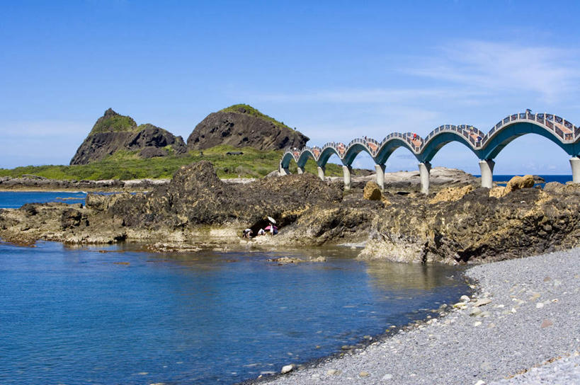 无人,横图,室外,白天,正面,旅游,度假,岛屿,海浪,海洋,石头,美景,沙滩,台湾,中国,亚洲,阴影,光线,沙子,珊瑚,石子,影子,岛,海岸,景观,浪花,云,云朵,沙地,云彩,娱乐,珊瑚礁,蓝色,白云,蓝天,天空,阳光,自然,海水,天,享受,休闲,景色,放松,晴朗,自然风光,海景,东亚,台东县,三仙台,海底礁,港澳台,中华人民共和国,台湾省,大海,风浪,海,海水的波动,海滩,礁,近岸浪,列岛,群岛,石块,岩石,涌浪,诸岛,晴空,彩图,成功镇,台东,台