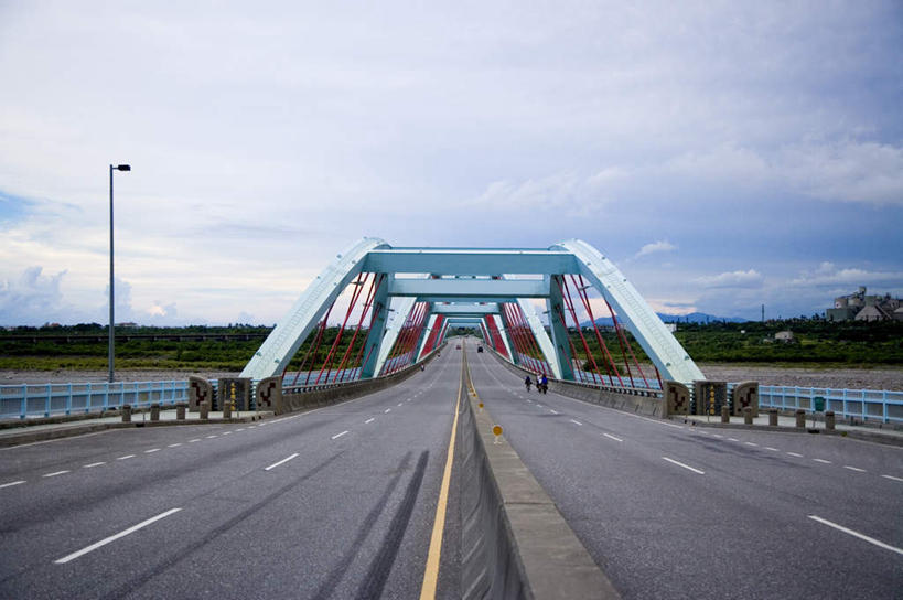 无人,横图,室外,白天,正面,度假,美景,植物,城市风光,城市,大桥,道路,立交桥,路,路灯,桥梁,公路,照明,台湾,中国,亚洲,阴影,光线,影子,景观,云,云朵,高架,斜拉桥,桥,灯光,分界线,停车线,交通,云彩,娱乐,灯,树,树木,蓝色,绿色,白云,蓝天,天空,阳光,自然,天,享受,休闲,景色,放松,生长,晴朗,成长,车行道,车行道分界线,照亮,照明设备,标线,东亚,车行线,花莲县,港澳台,中华人民共和国,台湾省,花莲,晴空,马路,彩图,台