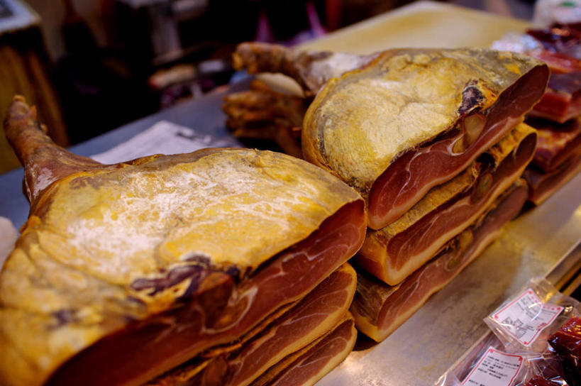 无人,商店,横图,俯视,室内,特写,白天,购物,烹饪,中餐,消费,超市,商场,一排,许多,朦胧,模糊,整齐,肉,料理,食品,很多,猪肉,菜肴,美食,肉类,食物,排列,中式,金融,百货,佳肴,堆,队列,五花肉,选购,贸易,肉食,百货公司,豚肉,血拼,肋条肉,三层肉,彩图,高角度拍摄,购物商场,购物中心,商业中心,咸猪肉