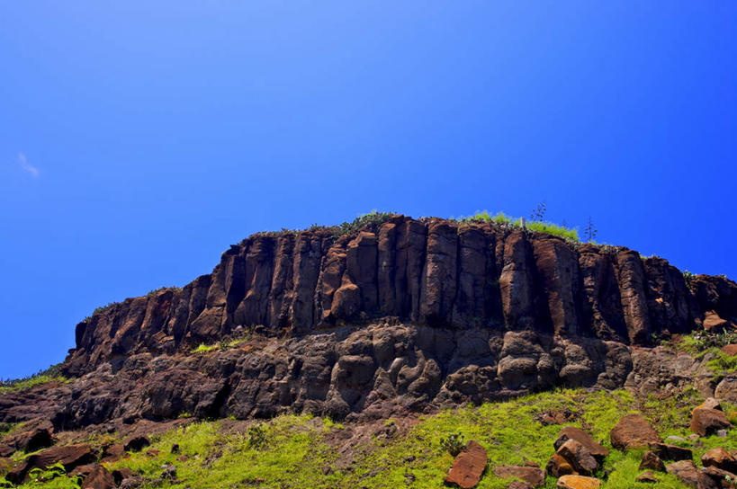 无人,横图,室外,白天,仰视,旅游,度假,草地,草坪,石头,美景,山,山脉,植物,台湾,中国,亚洲,阴影,光线,石子,影子,景观,山峰,山峦,娱乐,草,蓝色,绿色,蓝天,天空,阳光,自然,群山,天,享受,休闲,景色,放松,晴朗,自然风光,东亚,万里无云,港澳台,中华人民共和国,台湾省,石块,岩石,晴空,晴空万里,彩图,低角度拍摄,澎湖群岛,台
