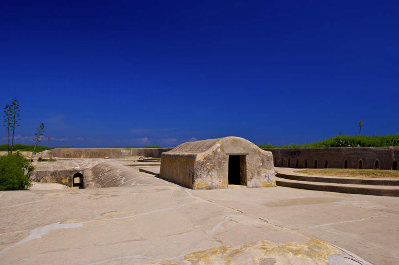 无人,家,横图,室外,白天,正面,旅游,度假,美景,植物,台湾,中国,亚洲,阴影,光线,影子,房屋,墙,屋子,景观,娱乐,楼房,墙壁,墙面,住宅,树,树木,蓝色,绿色,蓝天,天空,阳光,自然,天,享受,休闲,景色,放松,生长,晴朗,成长,自然风光,东亚,万里无云,港澳台,中华人民共和国,台湾省,晴空,晴空万里,彩图,房子,澎湖群岛,台