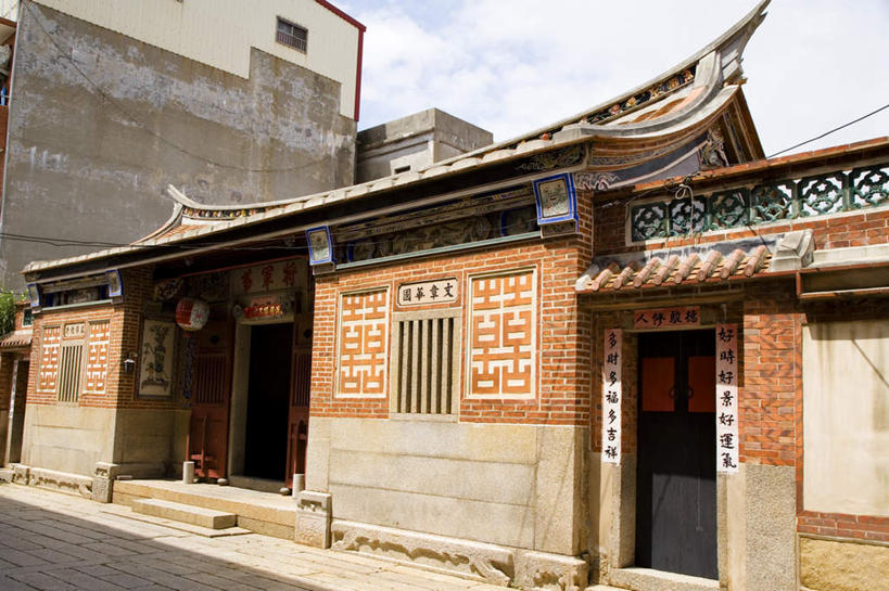 无人,家,横图,室外,白天,正面,旅游,度假,标志建筑,地标,建筑,台湾,中国,亚洲,阴影,光线,标志,瓦片,文字,影子,字符,房屋,墙,屋子,云,云朵,云彩,瓦,娱乐,标识,建设,楼房,墙壁,墙面,住宅,蓝色,白云,蓝天,天空,阳光,天,享受,休闲,汉字,旅游胜地,放松,建造,晴朗,中文,东亚,屋瓦,港澳台,中华人民共和国,国文,华文,台湾省,晴空,彩图,房子,金门,金门县,台