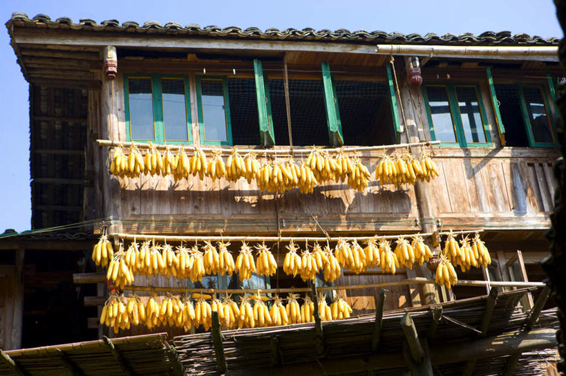 无人,家,木屋,横图,室外,白天,仰视,旅游,度假,玉米,美景,蔬菜,中国,亚洲,一排,吊挂,悬挂,阴影,新鲜,整齐,并列,并排,光线,棒子,影子,景观,玉蜀黍,食品,挂,娱乐,住宅,食物,排列,蓝色,蓝天,天空,阳光,自然,天,享受,休闲,景色,放松,有机食品,绿色食品,晴朗,广西,苞米,队列,自然风光,苞芦,平行,东亚,苞谷,龙胜,龙脊梯田,万里无云,广西壮族自治区,中华人民共和国,桂,华南地区,包谷,大蜀黍,番麦,薏米包,玉高粱,玉麦,珍珠米,龙胜各族自治县,龙胜梯田,晴空,晴空万里,彩图,低角度拍摄,茅舍,茅屋,棚屋,小木屋,小屋