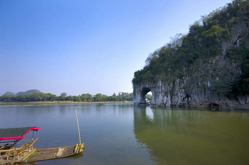 无人,横图,室外,白天,正面,旅游,度假,湖,湖泊,石头,美景,山,山脉,水,桂林,中国,亚洲,阴影,光线,石子,影子,湖面,景观,山顶,山峰,水流,水面,山峦,娱乐,蓝色,倒影,蓝天,天空,阳光,自然,湖水,群山,天,享受,休闲,景色,放松,晴朗,广西,倒映,自然风光,东亚,象鼻山,沉积岩,漓江,万里无云,广西壮族自治区,中华人民共和国,桂林市,桂,华南地区,颠峰,极峰,反照,水成岩,沉水山,漓山,桃花江,仪山,石块,岩石,晴空,晴空万里,彩图