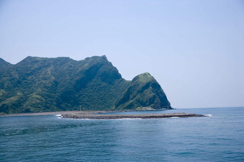 无人,横图,室外,白天,正面,旅游,度假,海浪,海洋,美景,山,山脉,树林,植物,台湾,中国,亚洲,阴影,光线,影子,景观,浪花,山峰,山峦,娱乐,树,树木,蓝色,绿色,蓝天,天空,阳光,自然,海水,群山,天,享受,休闲,景色,放松,生长,晴朗,成长,自然风光,海景,东亚,龟山岛,万里无云,火山岛,港澳台,中华人民共和国,台湾省,大海,风浪,海,海水的波动,近岸浪,涌浪,晴空,晴空万里,彩图,宜兰县,台