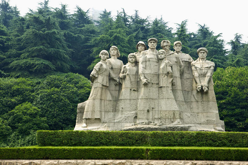 东方人,无人,站,横图,室外,白天,正面,民族服装,旅游,度假,名胜古迹,树林,植物,标志建筑,地标,建筑,雕塑,南京,中国,亚洲,遗迹,艺术,装饰,雕刻,雕像,许多人,注视,黄种人,古迹,文物,娱乐,建设,古建筑,江苏,石雕,树,树木,绿色,自然,工艺品,观察,看,站着,一群人,享受,休闲,旅游胜地,放松,生长,成长,观看,纪念,美术,察看,关注,主题,陈列,古文明,东亚,江苏省,南京市,雨花台,中华人民共和国,华东地区,苏,省会,功能,美学,男人,男性,年轻男性,年轻女性,女人,女性,亚洲人,石头城,站立,彩图,全身,传统服装,民俗服