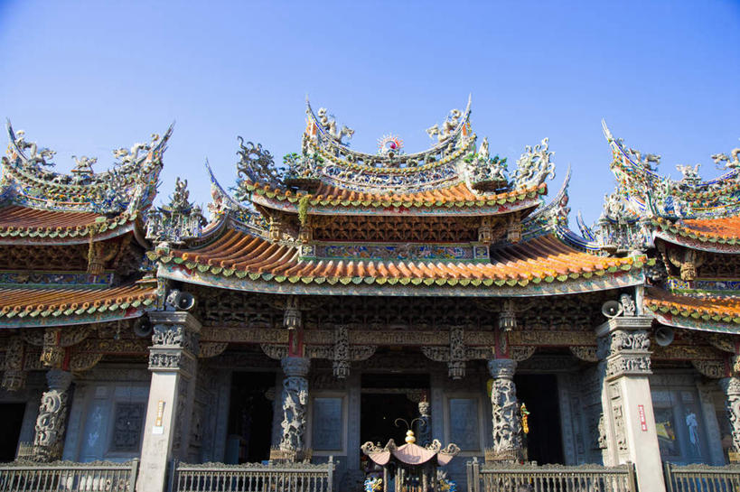 无人,寺庙,横图,室外,白天,仰视,旅游,度假,名胜古迹,标志建筑,地标,建筑,台湾,中国,亚洲,阴影,节日,遗迹,光线,影子,燃烧,古迹,文化,文物,娱乐,建设,古建筑,蓝色,蓝天,天空,阳光,香火,庙宇,天,祈祷,享受,休闲,健康,旅游胜地,放松,许愿,宗教,信仰,晴朗,纪念,祈求,古文明,东亚,台北县,万里无云,港澳台,中华人民共和国,台湾省,新北,新北市,平安,晴空,晴空万里,彩图,低角度拍摄,庙,寺,三角涌,三角躅,三峡区,台