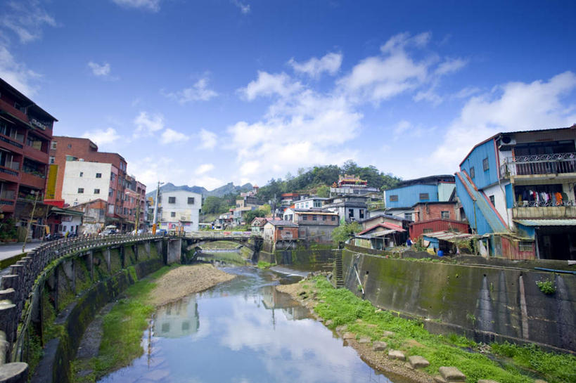 无人,家,横图,室外,白天,正面,度假,草地,草坪,河流,美景,山,山脉,水,植物,城市风光,城市,台湾,中国,亚洲,阴影,光线,影子,房屋,屋子,河水,景观,山峰,水流,云,云朵,公寓,山峦,云彩,娱乐,洋房,楼房,住宅,草,蓝色,绿色,白云,蓝天,天空,阳光,群山,天,享受,休闲,景色,放松,晴朗,东亚,台北县,港澳台,中华人民共和国,台湾省,新北,新北市,晴空,彩图,房子,平溪区,台