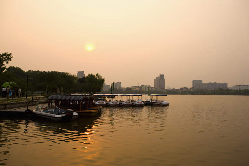 无人,家,码头,横图,室外,白天,正面,度假,河流,美景,日落,树林,水,太阳,植物,城市风光,城市,港口,船,南京,中国,亚洲,阴影,光线,影子,房屋,屋子,河水,景观,水流,晚霞,霞光,落日,公寓,游艇,娱乐,江苏,洋房,楼房,住宅,树,树木,绿色,阳光,自然,黄昏,交通工具,享受,休闲,景色,彩霞,放松,生长,成长,夫子庙,载具,东亚,江苏省,南京市,中华人民共和国,华东地区,苏,省会,夕照,南京夫子庙,石头城,夕阳,彩图,房子,摆渡口,埠头,渡口,渡头,港湾,海港,货运码头,口岸,商港,斜阳