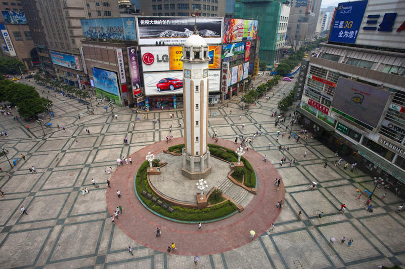 东方人,高楼大厦,站,坐,走,横图,俯视,航拍,室外,白天,旅游,度假,草地,草坪,植物,标志建筑,大厦,地标,建筑,摩天大楼,重庆,中国,亚洲,行人,游客,游人,服装,纪念碑,许多人,注视,休闲装,黄种人,娱乐,建设,路人,旅客,草,树,树木,衣服,绿色,自然,观察,看,站着,一群人,享受,休闲,休闲服,旅游胜地,放松,服饰,生长,成长,观看,察看,鸟瞰,关注,东亚,渝中区,中华人民共和国,西南地区,重庆市,渝,过客,重庆纪念碑,男人,男性,女人,女性,中年男性,中年女性,亚洲人,步行,散步,站立,走路,坐着,半身,彩图,高角度拍摄,大楼,高层建筑,高楼,摩天楼