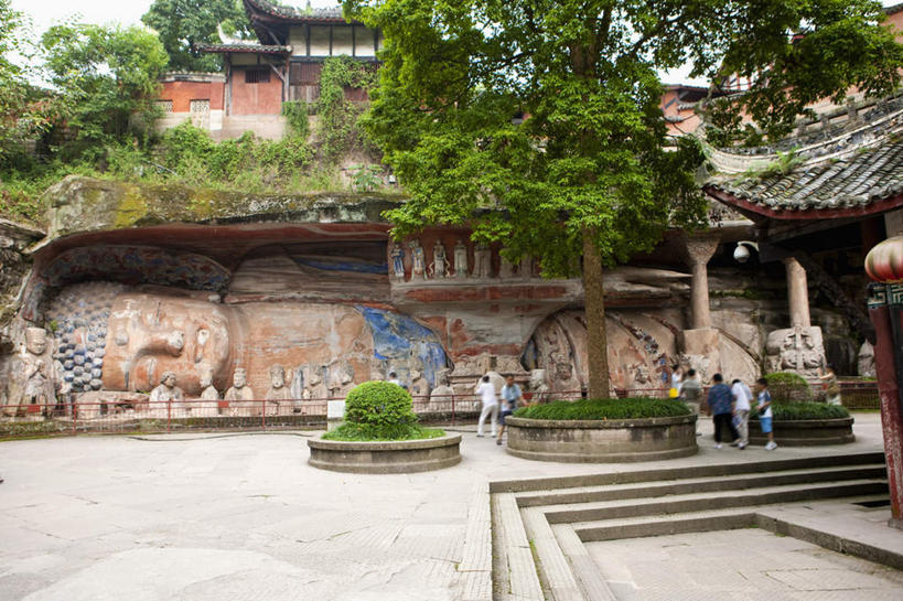东方人,站,横图,室外,白天,旅游,度假,名胜古迹,楼梯,标志建筑,地标,建筑,重庆,中国,亚洲,行人,游客,游人,阴影,服装,遗迹,光线,瓦片,影子,阶梯,屋顶,许多人,顶棚,瓦,注视,休闲装,黄种人,古迹,文物,娱乐,建设,古建筑,路人,旅客,台阶,背面,衣服,阳光,观察,看,站着,一群人,享受,休闲,休闲服,旅游胜地,放松,建造,服饰,观看,察看,关注,古文明,东亚,屋瓦,大足县,宝顶山,中华人民共和国,西南地区,重庆市,渝,过客,宝顶山摩崖石刻,大足,大足区,男人,男性,女人,女性,中年男性,中年女性,亚洲人,站立,彩图,全身