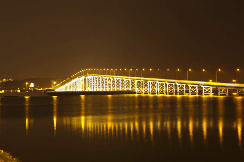 无人,横图,室外,夜晚,正面,旅游,度假,湖,湖泊,水,标志建筑,大桥,地标,建筑,立交桥,路灯,桥梁,夜景,照明,澳门,中国,亚洲,阴影,波纹,光线,影子,湖面,水流,水面,高架,斜拉桥,桥,灯光,涟漪,娱乐,建设,灯,倒影,水纹,波浪,湖水,享受,休闲,旅游胜地,放松,照亮,倒映,照明设备,东亚,港澳台,中华人民共和国,水晕,澳门特别行政区,澳,反照,澳门半岛,彩图,澳门氹仔大桥,氹仔岛,凼仔岛,西湾大桥