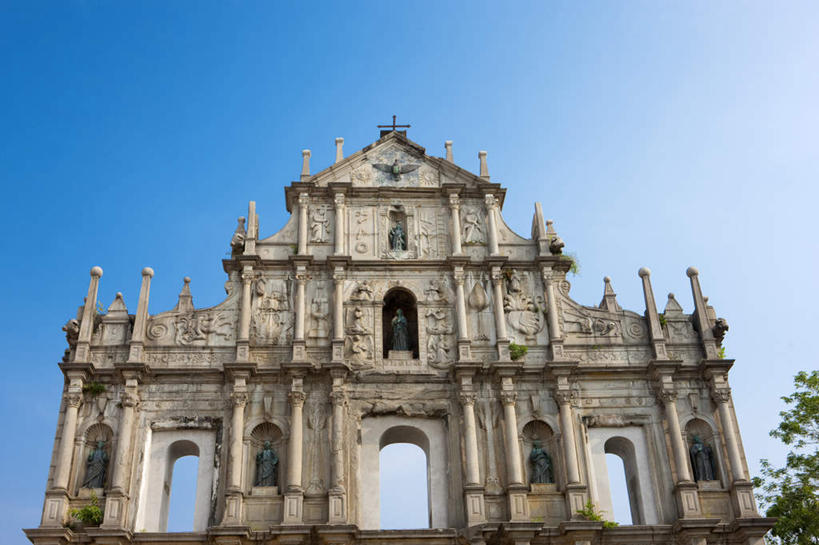 无人,教堂,横图,室外,白天,仰视,旅游,度假,石头,名胜古迹,植物,门,标志建筑,地标,建筑,澳门,中国,亚洲,阴影,节日,遗迹,光线,石子,影子,墙,拱门,古迹,文化,文物,娱乐,建设,古建筑,废墟,墙壁,墙面,树,树木,蓝色,绿色,蓝天,天空,阳光,自然,门框,天,祈祷,享受,休闲,健康,旅游胜地,放松,许愿,宗教,信仰,生长,晴朗,成长,纪念,祈求,基督教,天主教,信念,古文明,东亚,大三巴牌坊,万里无云,港澳台,中华人民共和国,澳门特别行政区,澳,平安,石块,岩石,晴空,晴空万里,彩图,低角度拍摄,大教堂,礼拜堂